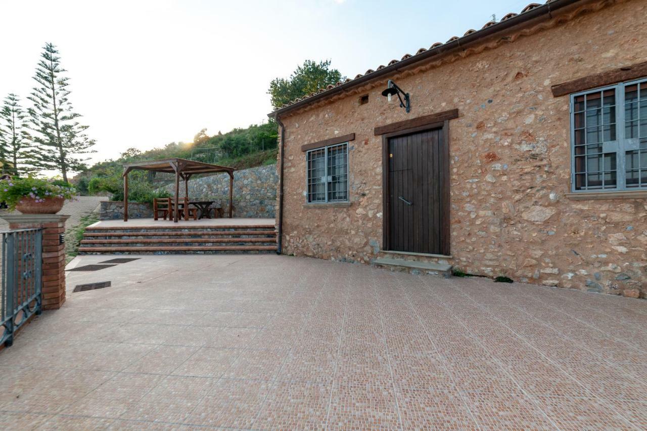 Azienda Agrituristica Le Terre Di San Leonardo 切特拉罗 外观 照片